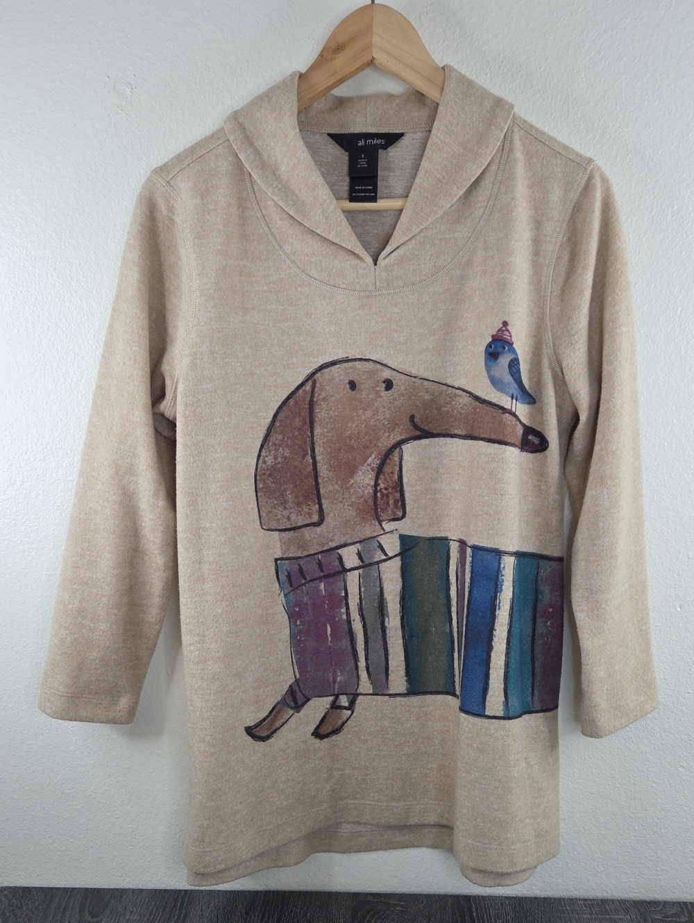Ali Miles Small Beige Sweater with Multicolor Dog Cat & Blue Bird Graphic EUC